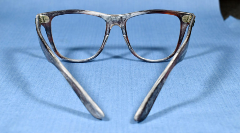 eyeglass-frame-polishing-eyeglass-frame-stain-removal