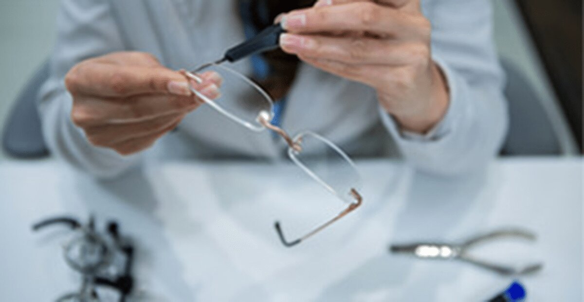 eyeglass being fixed